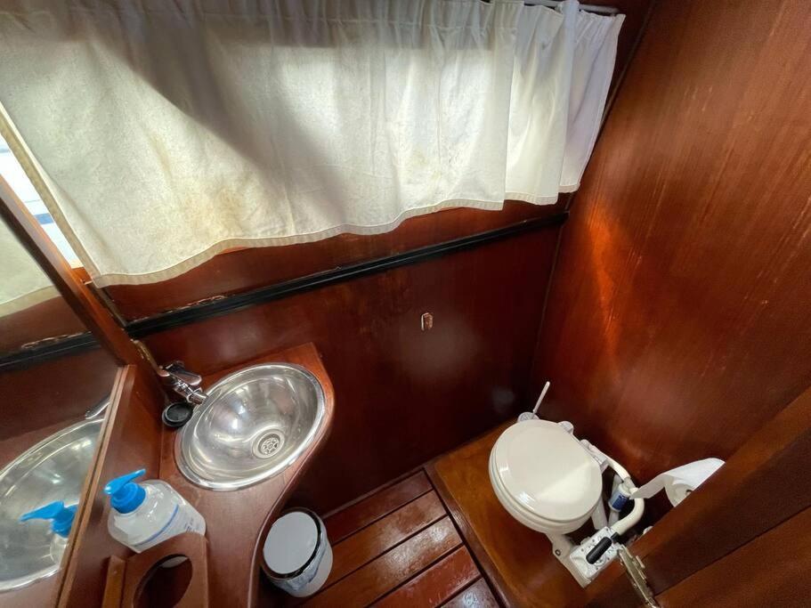 Barco Acogedor - Cosy Boat - Barcelona Hotel Exterior photo